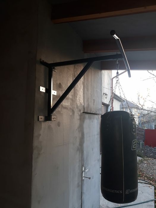 Suport pentru sac de box perete cu bara de tractiune