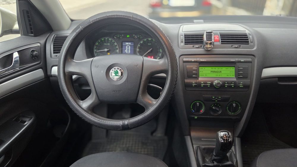 Skoda Octavia 1,6 MPI, vopsea originala fără rugina, superba