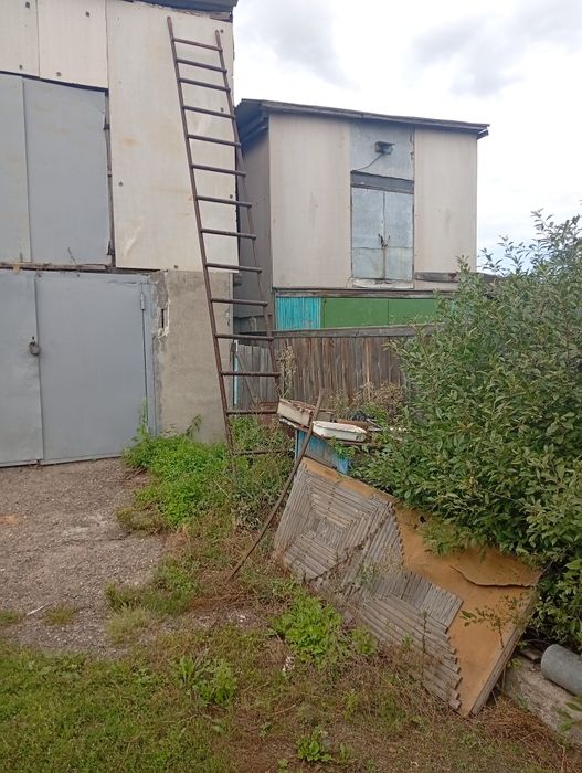 Продам лестницу металическую