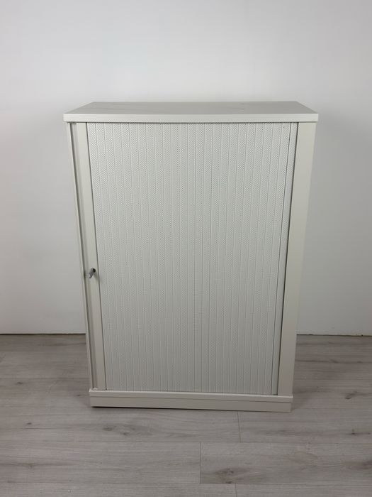 Офис шкаф съхранение за документи и други нужди обзавеждано