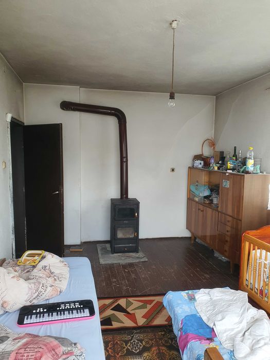 Къща на два етажа с. Петрово община Сандански