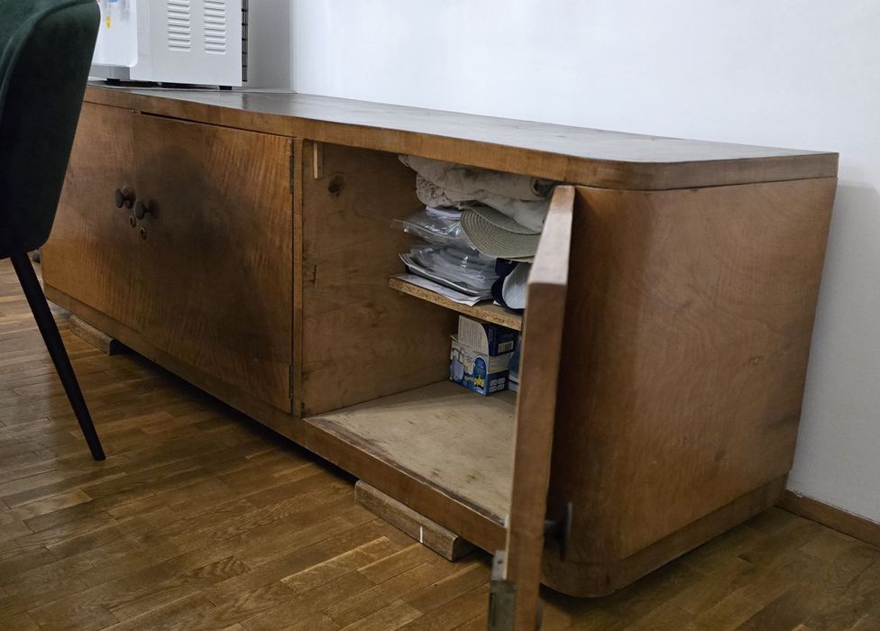 Бюфет от масивно дърво