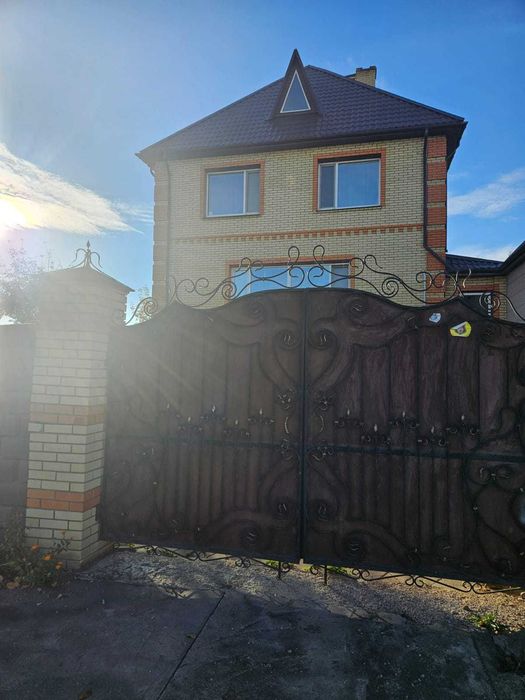 Продам отдельностоящий коттедж