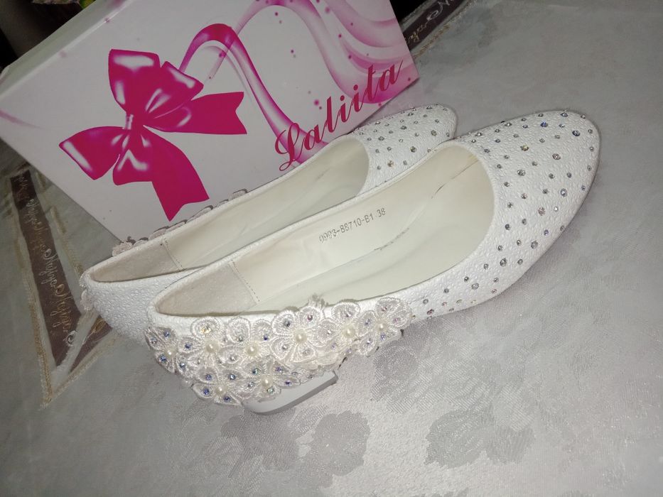 Ayollar oyoq kiyimlari