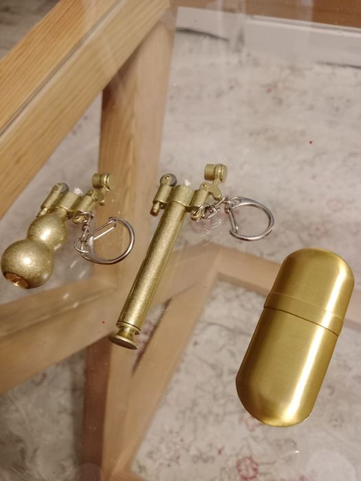 Бензиновые зажигалки.