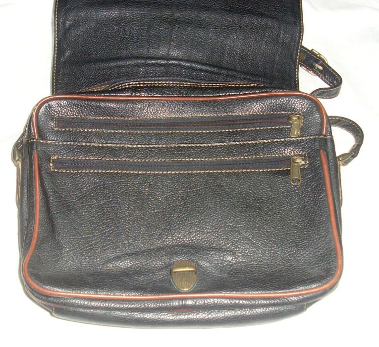 Vand poseta de dama, din piele, in stare excelenta