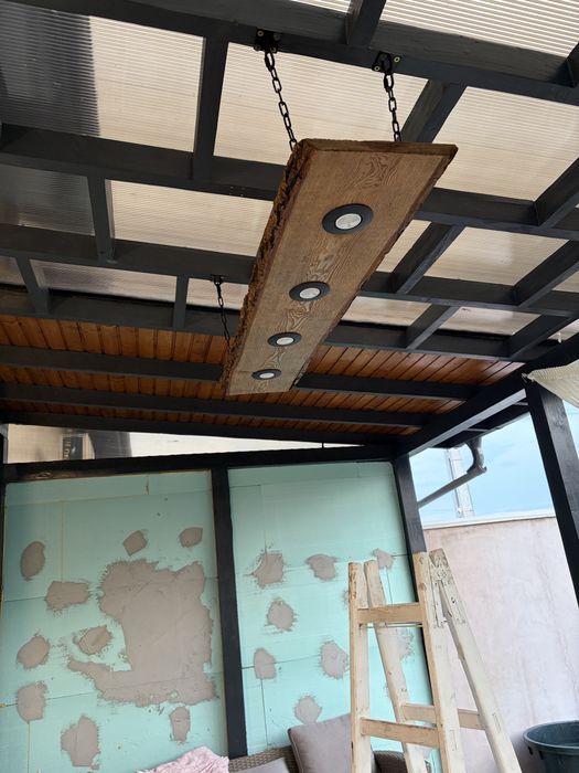 Vand lampa suspendata , dulap stejar cu spoturi