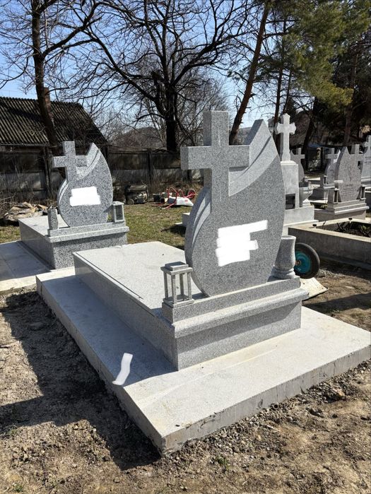Monumente funerare iași