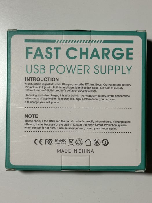 Vând baterie externă mini 10.000 mAh, compacta, super practică pentru buzunar sau poșetă