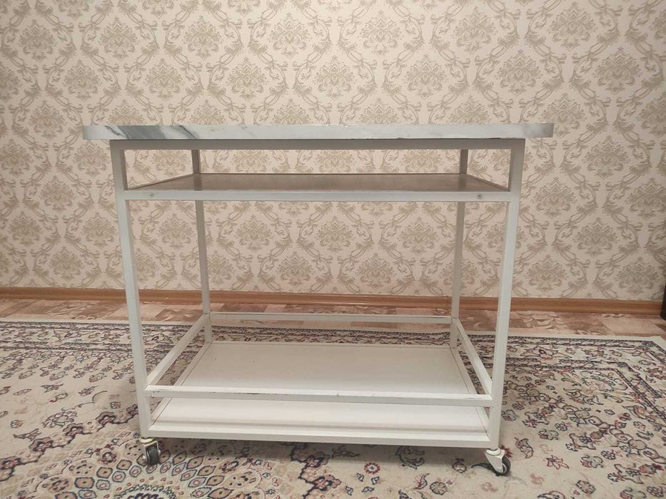 Продам передвижной стол.