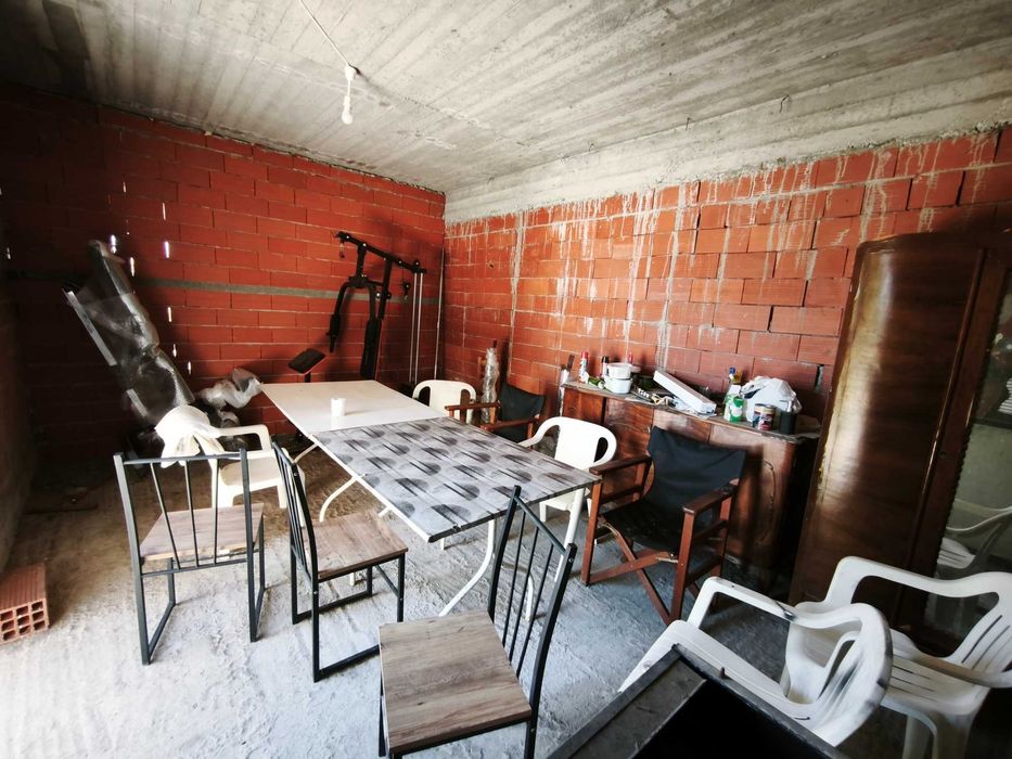 Продава къща 80 м2, апартамент 55 м2, строеж 77 м2, склад 30 м2 с двор 575 м2 в Кердилия, Гърция