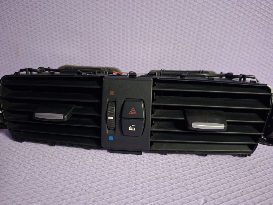 Grila ventilatie bord BMW F25 F26 Cod 9184742