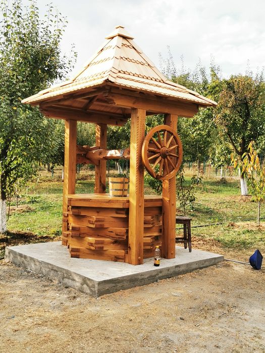 Fântâni ornamentale din lemn