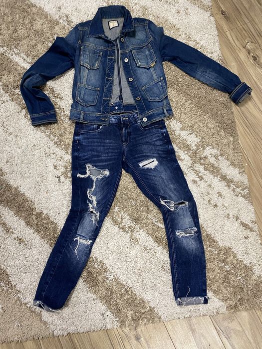 Geaca bulgi si blugi stradivarius