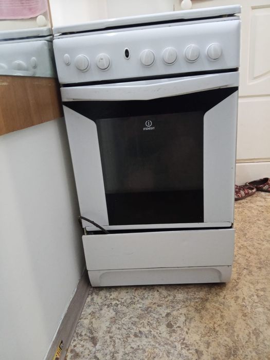 Продам газ плиту
