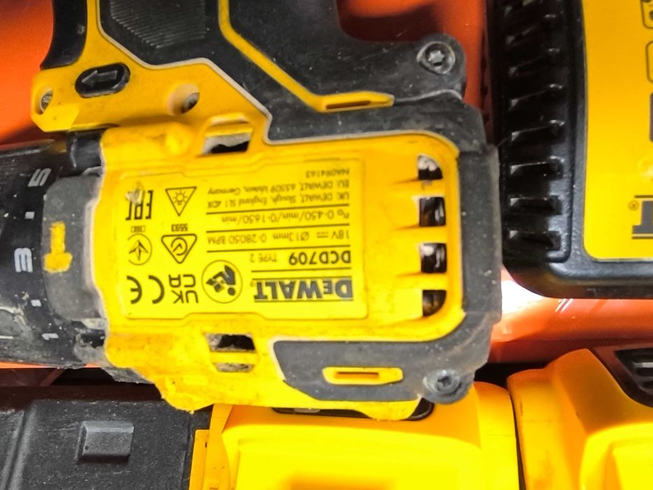 Винтоверт DeWalt dcd709