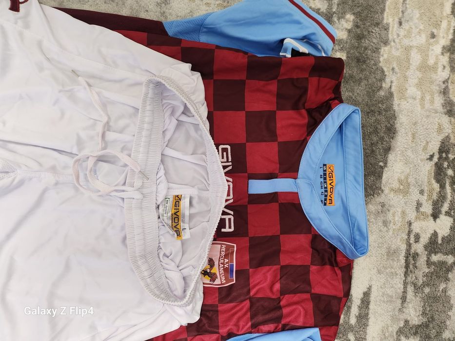 Vind 12 echipamente Footbal