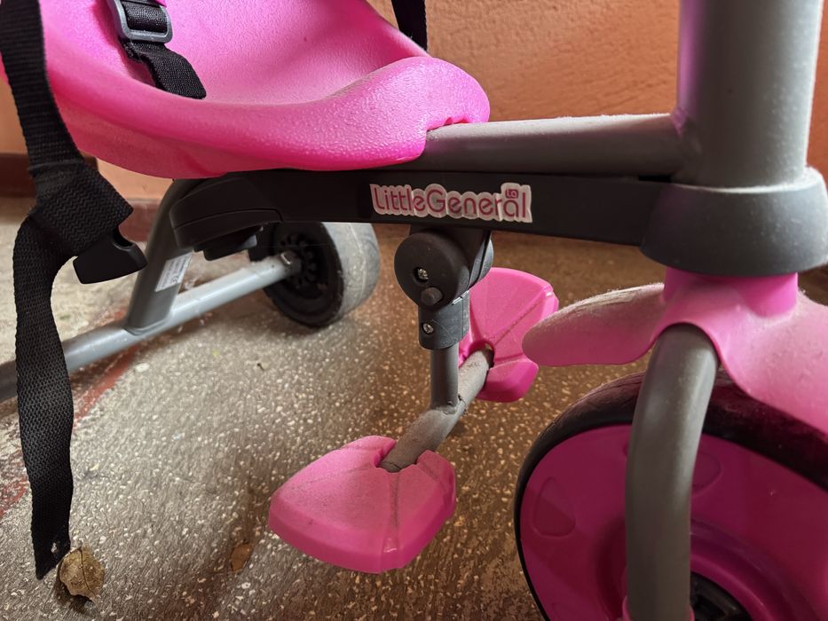 Vand tricicleta pentru copii. Culoare roz. Maner detasabil.