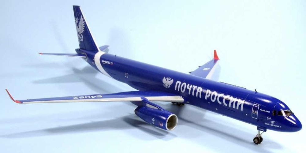Сборная модель-Грузовой самолет Ту-204 "ПОЧТА РОССИИ" +краски+клей