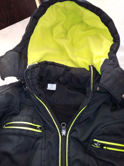 Продавам зимно яке за момче