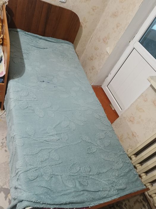 Кровать с матрасом
