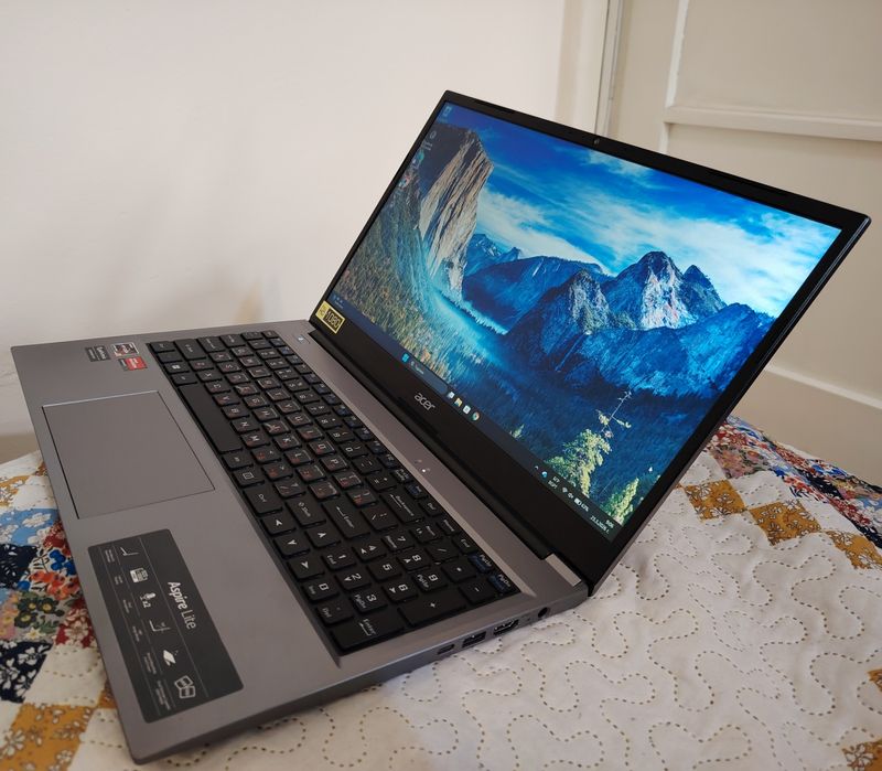 Лаптоп ACER Aspire Lite 15 AMD Ryzen 7 5700U до 4.3GHz, 16GB SSD 512GB