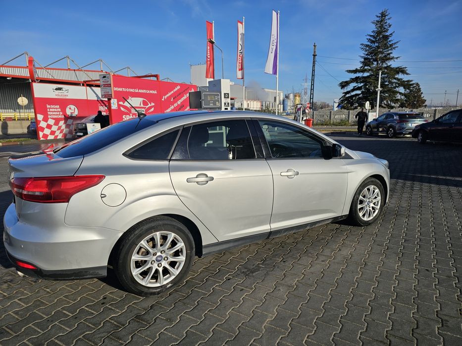Ford Focus Sedan 3