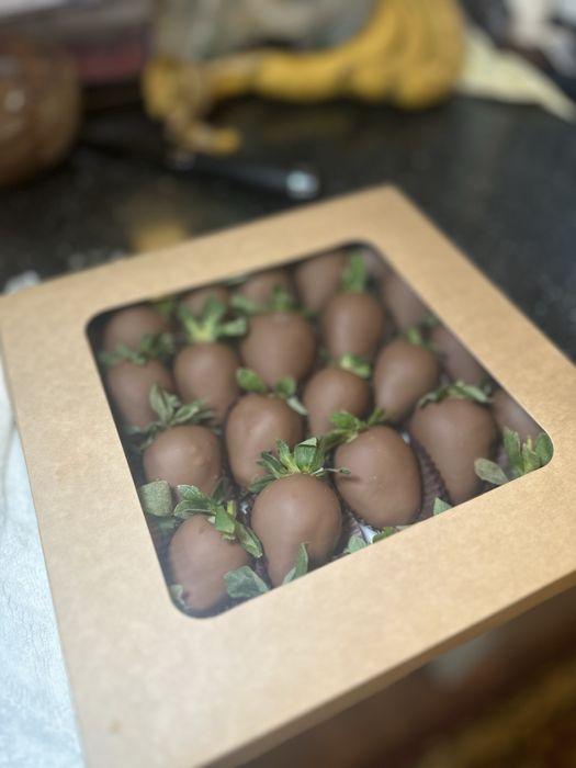 Клубника в шоколаде на Новый год подарок