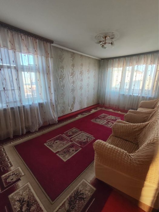 1 мкр 3 бөлмелі пәтер сатылады.