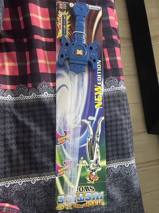 Jucarie sabie cu luminite si baterii noua (2+1 gratis)