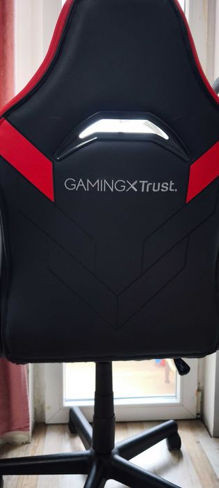 Геймърски стол червено и черно