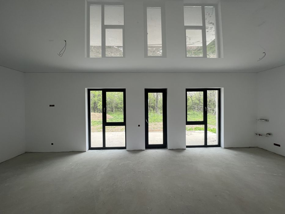 Casa langa parcul Bucov