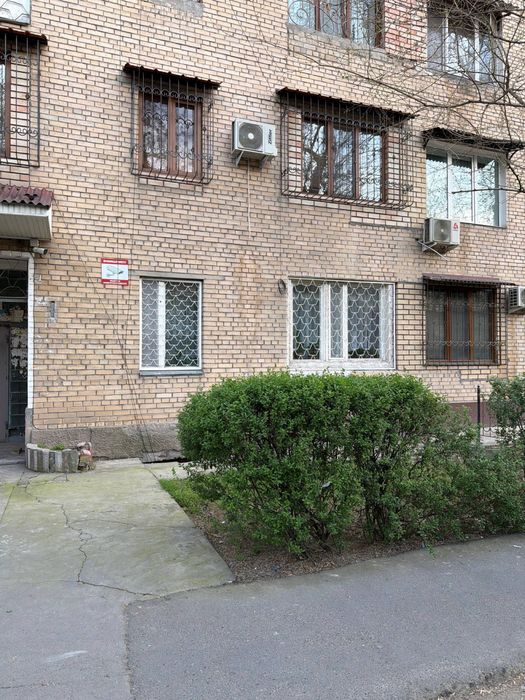 Продается квартира под офис Ц1