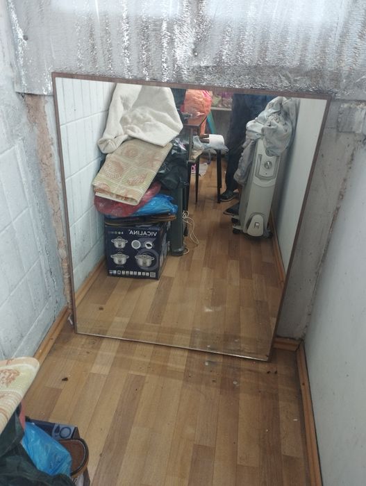 Продам зеркало , находится мкр. г-пруды