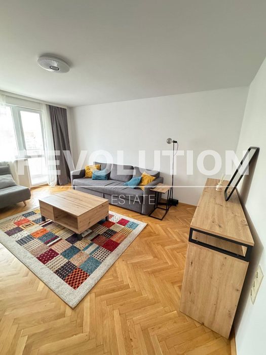 Четиристаен апартамент в района на Винс!