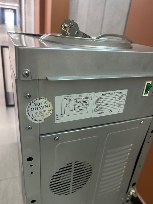 Кулер для воды офисный