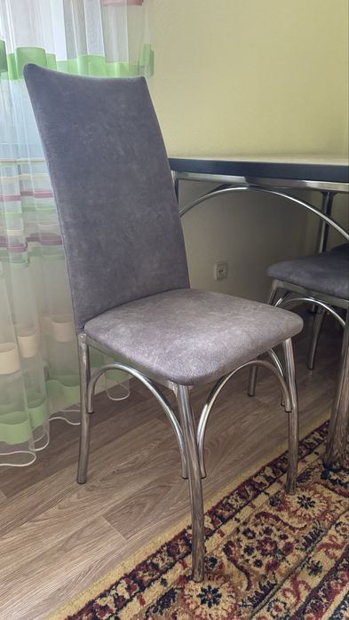 Продам стол и 4 стула