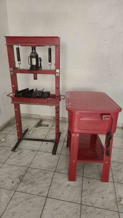 Masina se spalat  piese si presa hidraulica