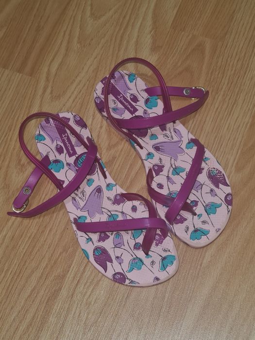 Sandale              .