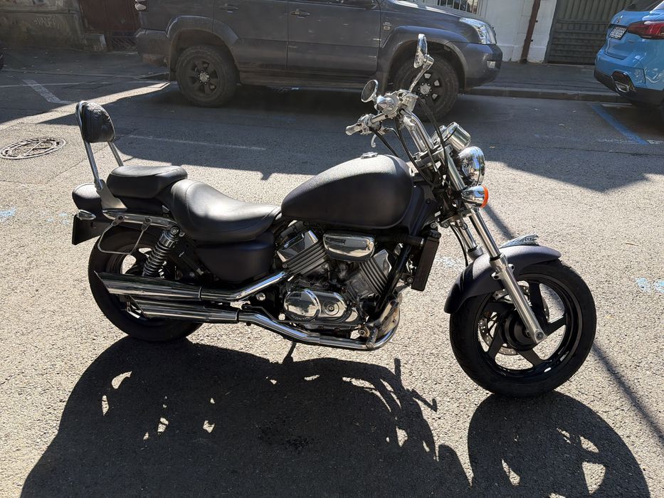 Motocicleta magna FV 750 custom