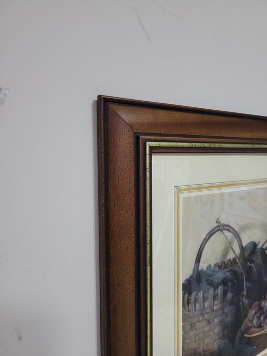 Картина в дървена рамка