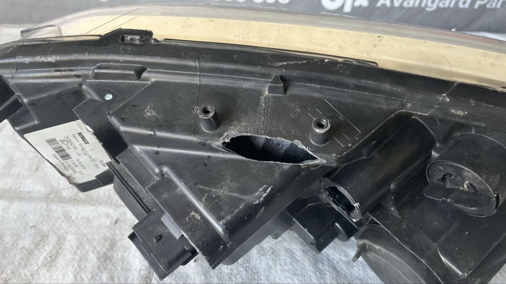 4 броя десен и 1 брой ляв фар Dacia Logan(17-20), Sandero(16-20)