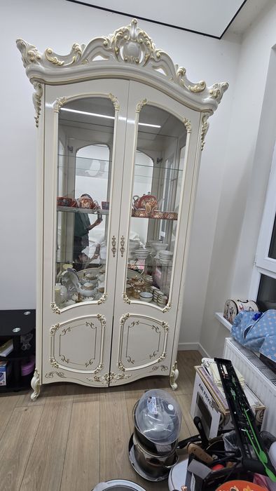 Продам  сервант в отличном состоянии