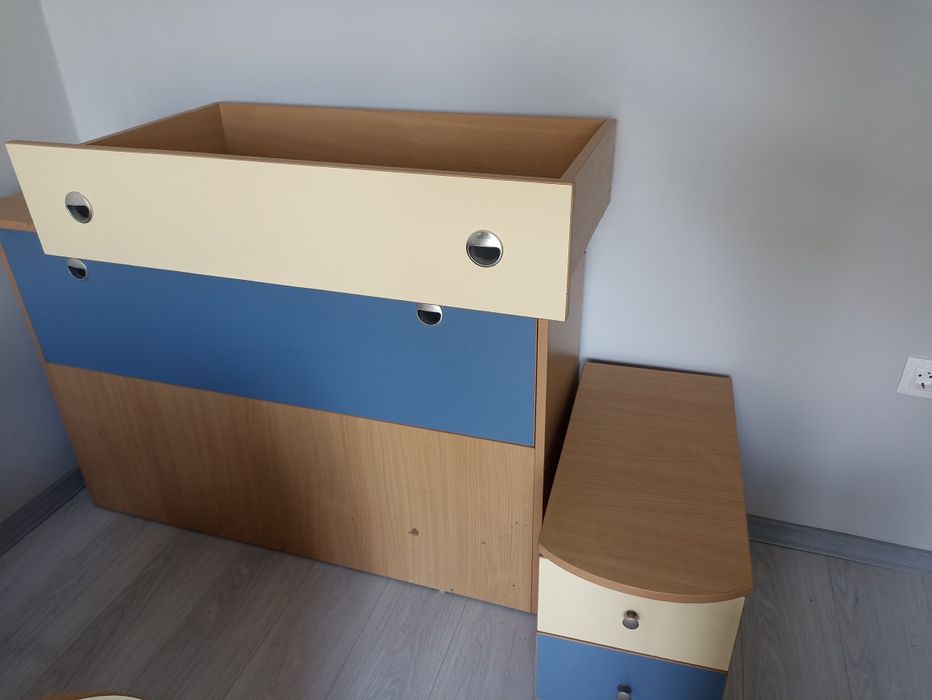 Подарявам мебели