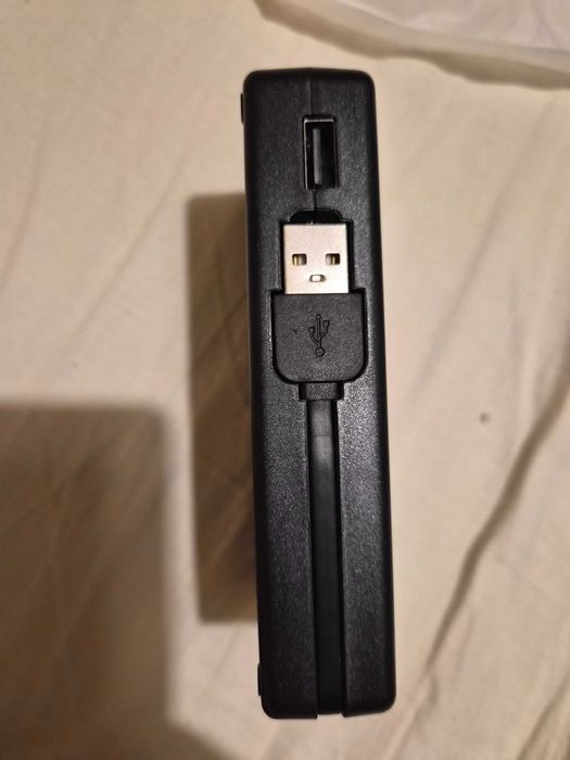 Продавам двойно USB зарядно за батерии Canon LP-E10 (Jupio).