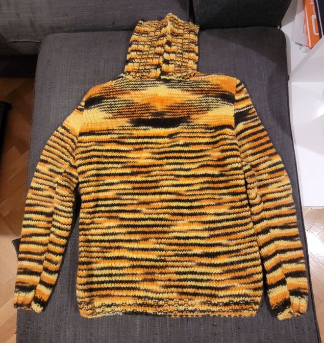 Ръчно плетени вълнени пуловери