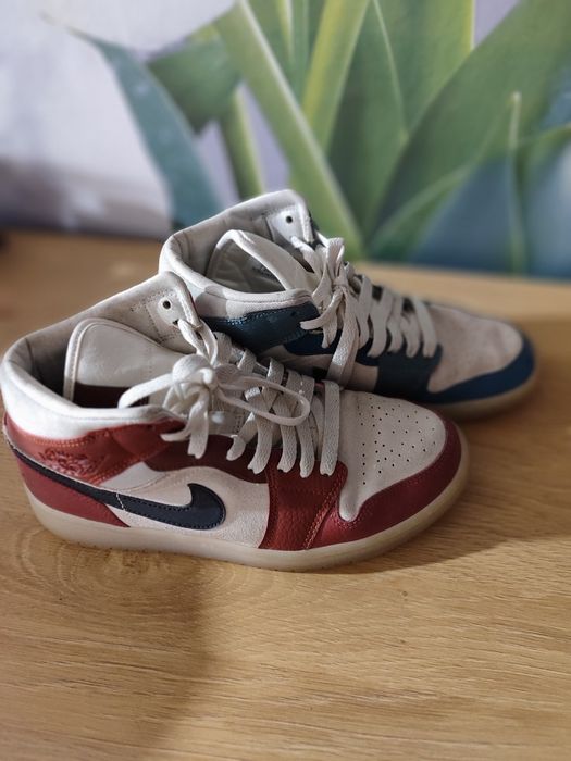 Air Jordan 1 Mid Anti Gravity