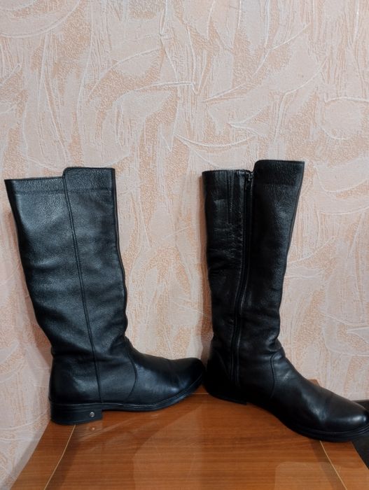 Продам сапоги кожаные, черные, демисезонные.  Б/у в отличном состоянии