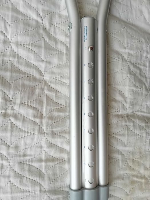 Подарявам патерици