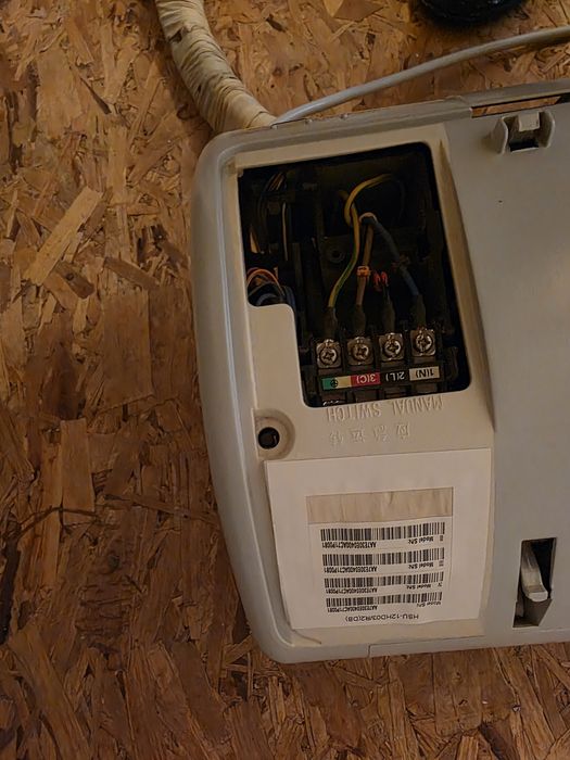 Продавам  Климатик HAIER